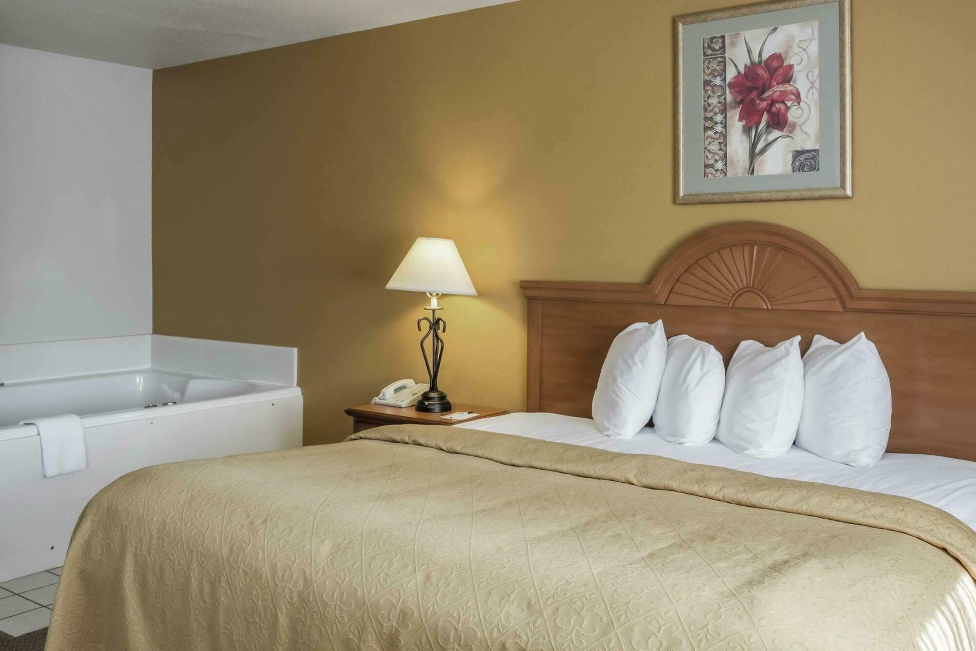 Quality Inn Huron Exterior foto